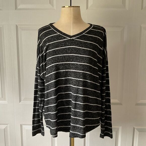 Well Worn Womens V-Neck Charcoal Gray & White Striped Soft Top - L - Picture 1 of 5
